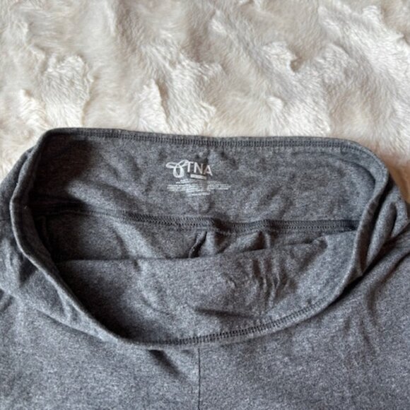 TNA Artizia Grey Leggings Spiral Logo Ladies Size Medium - Picture 5 of 14